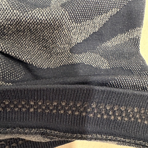 Athleta Fastest Track Blue Camo Shirt Women’s Size Large - Picture 10 of 10